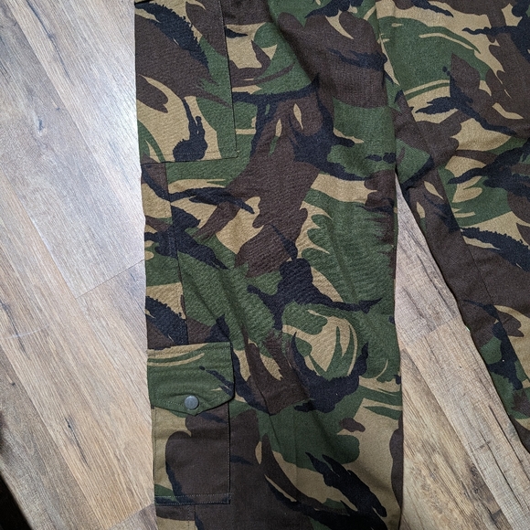 Almost new British woodland camo pants - Picture 2 of 4